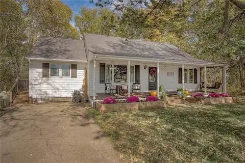 27800 Wonka Dr, Louisburg, KS 66053