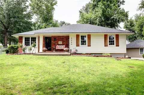 2420 SW Rome Ct, Blue Springs, MO 64015