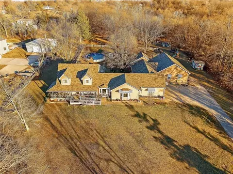 6513 SE Ryan Rd, Blue Springs, MO 64014