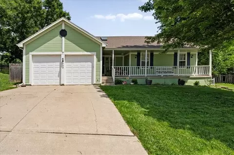 724 NE Hunters Rdg, Lees Summit, MO 64086
