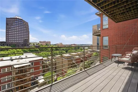 4521 Wornall Rd #208, Kansas City, MO 64111