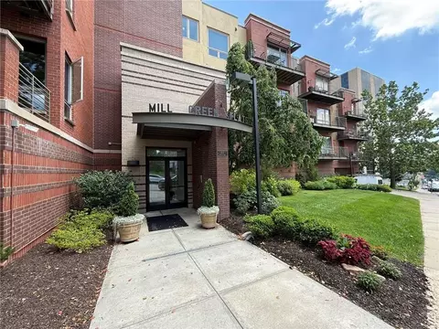 4521 Wornall Rd #208, Kansas City, MO 64111
