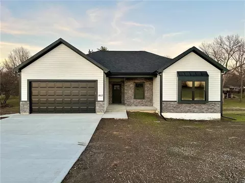 1613 S Ash Ct, Ottawa, KS 66067