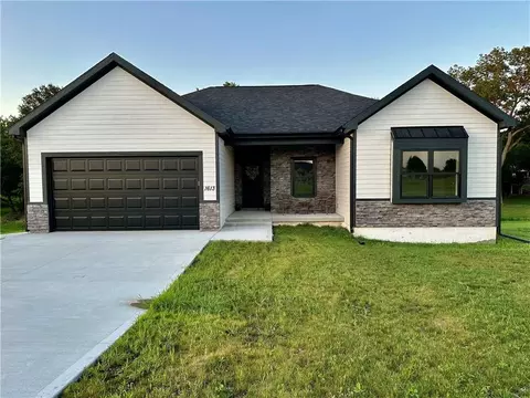 1613 S Ash Ct, Ottawa, KS 66067