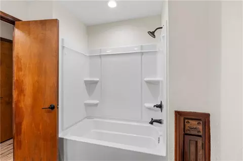 Bath - 15096 E Quail Rd, Nevada, MO 64772 photo 7 of 7