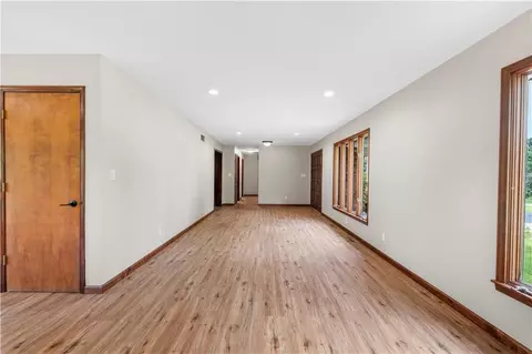 Living - 15096 E Quail Rd, Nevada, MO 64772 photo 4 of 10