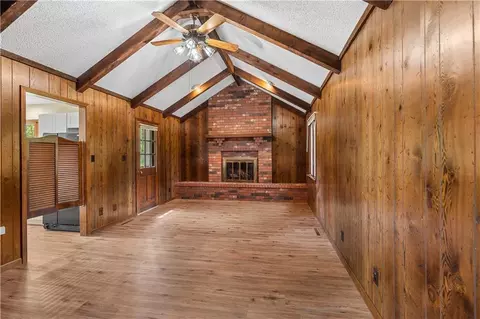Living - 15096 E Quail Rd, Nevada, MO 64772 photo 7 of 10