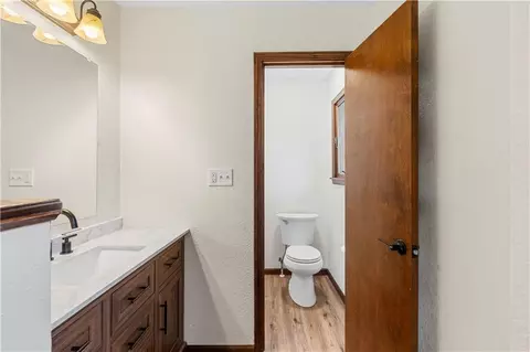 Bath - 15096 E Quail Rd, Nevada, MO 64772 photo 1 of 7