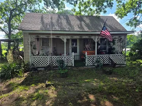 801 W Highway 54, La Harpe, KS 66751
