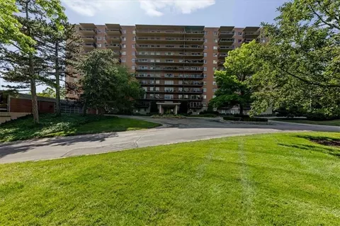 4550 Warwick Blvd #213, Kansas City, MO 64111