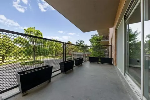 4550 Warwick Blvd #213, Kansas City, MO 64111
