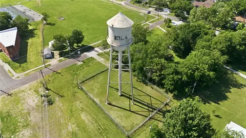 315 N Elm St, Iola, KS 66749