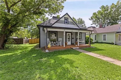 619 N Main St, Ottawa, KS 66067