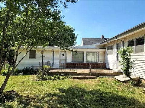 Exterior - 405 E Colt St, Windsor, MO 65360 photo 2 of 4