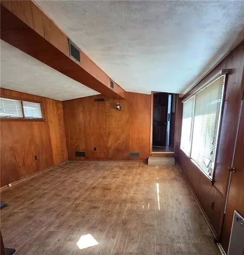 Living - 405 E Colt St, Windsor, MO 65360 photo 6 of 6