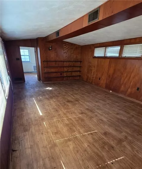 Living - 405 E Colt St, Windsor, MO 65360 photo 5 of 6