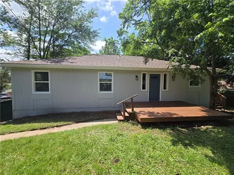 2028 NW 49th Ter, Northmoor, MO 64151