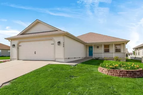 700 Sun Ct, Raymore, MO 64083