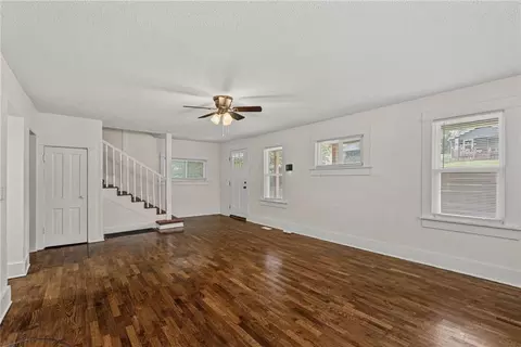 Living - 522 S Cedar Ave, Independence, MO 64053 photo 2 of 4