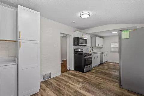 Entry Way - 522 S Cedar Ave, Independence, MO 64053 photo 1 of 3