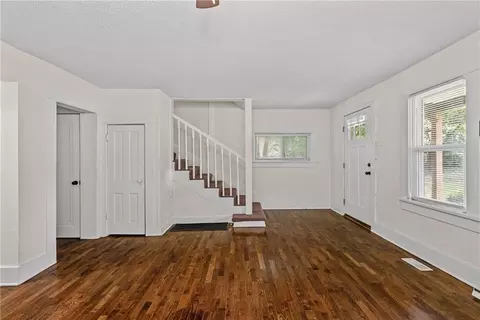 Living - 522 S Cedar Ave, Independence, MO 64053 photo 4 of 4