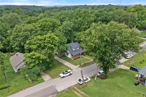 View/Area - 522 S Cedar Ave, Independence, MO 64053 photo 4 of 5