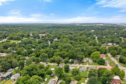 View/Area - 522 S Cedar Ave, Independence, MO 64053 photo 2 of 5
