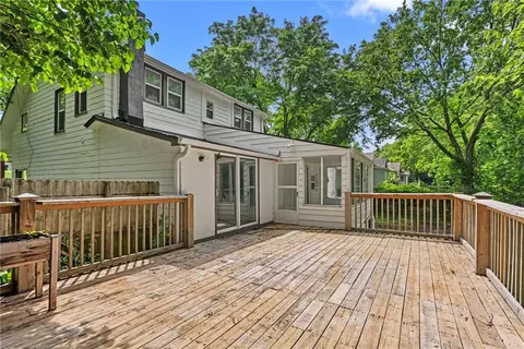 Exterior - 522 S Cedar Ave, Independence, MO 64053 photo 4 of 7