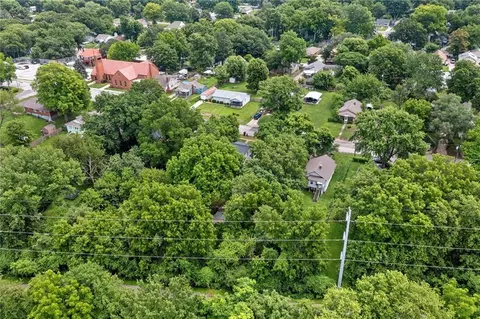 View/Area - 522 S Cedar Ave, Independence, MO 64053 photo 3 of 5