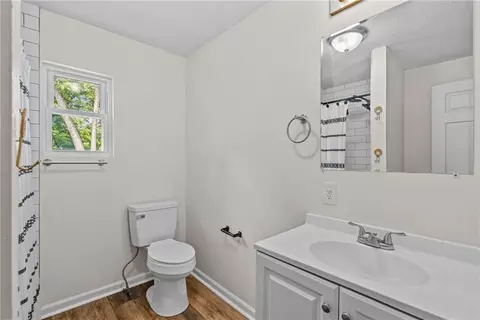 Bath - 522 S Cedar Ave, Independence, MO 64053 photo 1 of 2