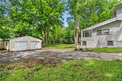 Exterior - 522 S Cedar Ave, Independence, MO 64053 photo 3 of 7
