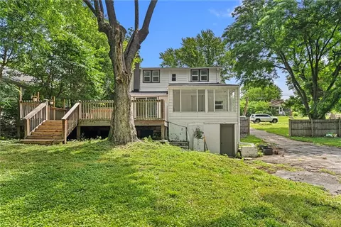 Exterior - 522 S Cedar Ave, Independence, MO 64053 photo 5 of 7
