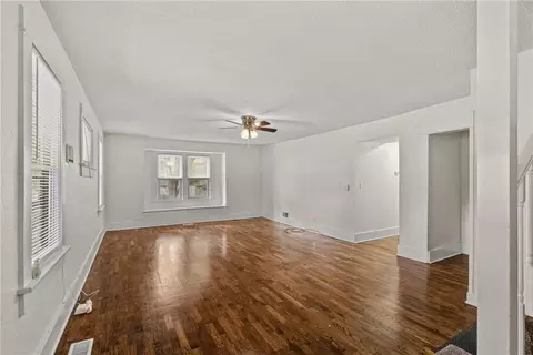 Living - 522 S Cedar Ave, Independence, MO 64053 photo 3 of 4
