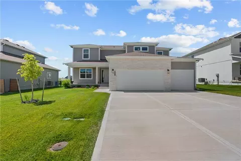1717 SW Hightown Dr, Lees Summit, MO 64082