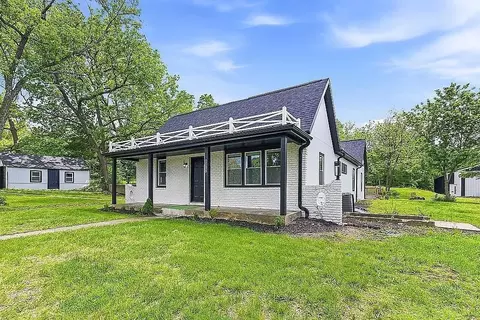 1106 College Hill St, Pleasant Hill, MO 64080