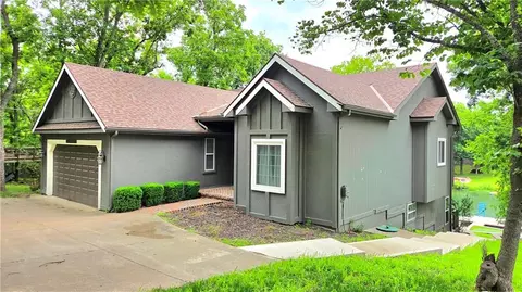 150 Rose Marie Dr, Linn Valley, KS 66040