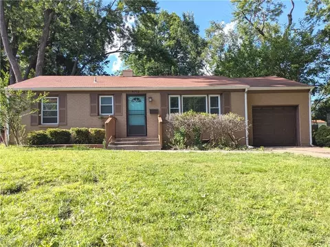 6712 W 72nd St, Overland Park, KS 66204