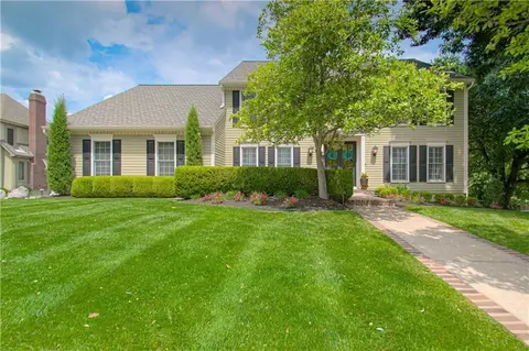 4016 W 124th St, Leawood, KS 66209
