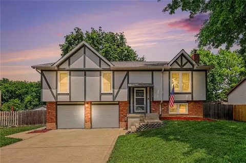 1406 N Mart Way Dr, Olathe, KS 66061