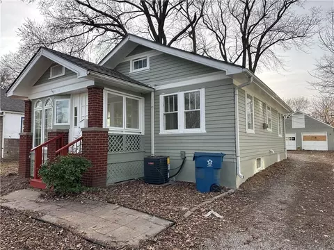 126 S Willow Ave, Sugar Creek, MO 64053