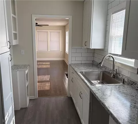 Entry Way - 126 S Willow Ave, Sugar Creek, MO 64053 photo 1 of 1
