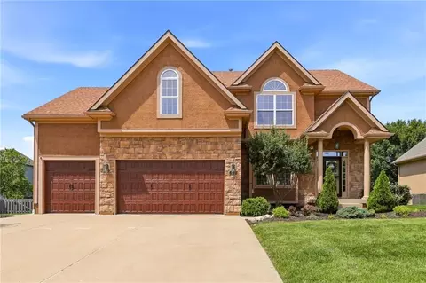 2210 NE 109th Ter, Kansas City, MO 64155