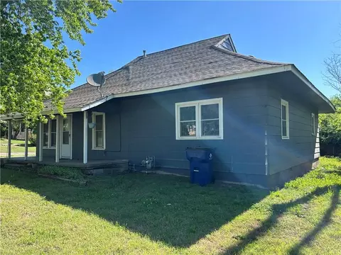 514 Dwarf St, Sedan, KS 67361