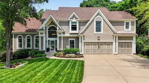 5304 Summit Ct, Shawnee, KS 66216