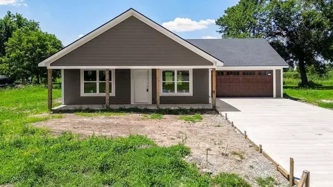 301 N Pennsylvania St, East Lynne, MO 64743