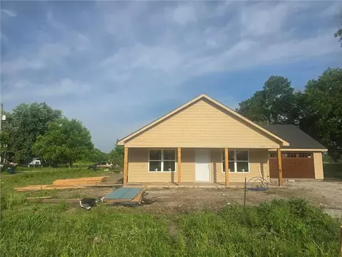 301 N Pennsylvania St, East Lynne, MO 64743