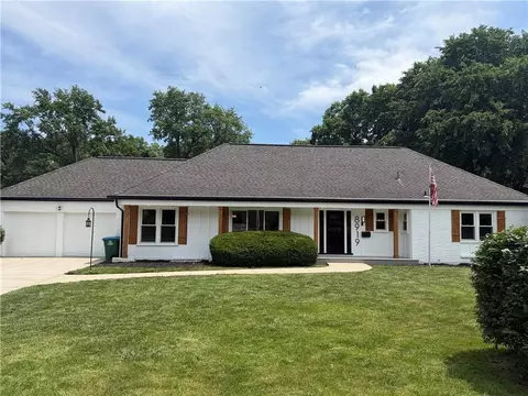 8919 Mission Rd, Leawood, KS 66206