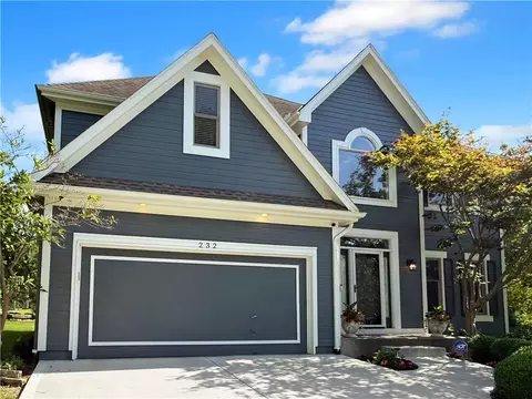 232 Winterpark Cir, Lees Summit, MO 64081