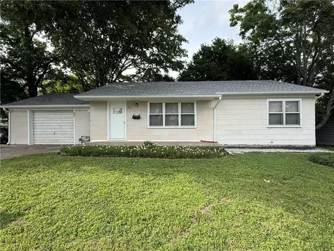 504 W 22nd St, Higginsville, MO 64037