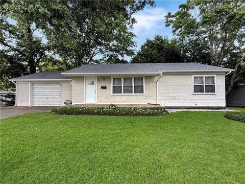 504 W 22nd St, Higginsville, MO 64037